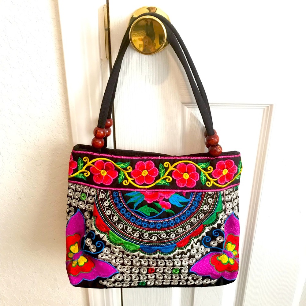 Beautiful Mexican Style Embroidered Purse Like New